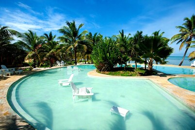 Beachfront Estate Scenic & Private