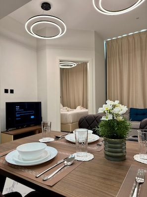 Luxury Apartment, Balcony, Lake View | Interior