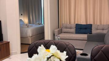 Luxury Apartment, Balcony, Lake View | Living area