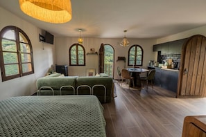 Interior - Vineyards & Views of the Miño · Ribeira Sacra (Chantada)