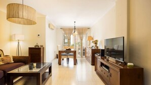 TV - Large Beachfront Apartment - Cádiz (Cádiz)