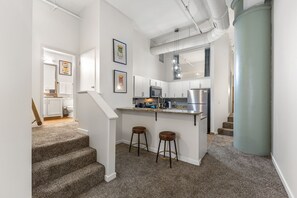 Private kitchen - New Downtown Indy Group Stay +4BR+Sleeps 14 (Indianapolis)