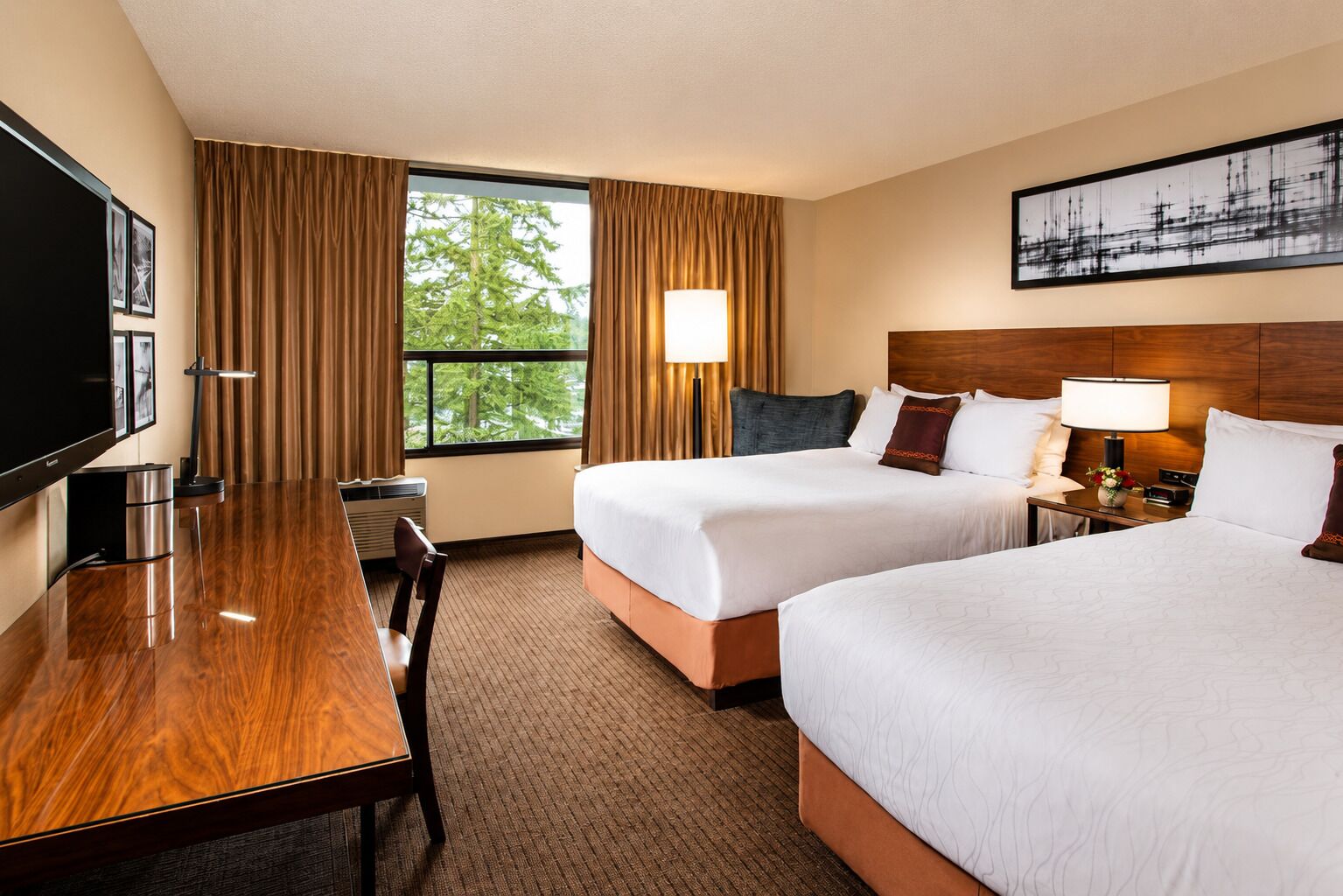 Downtown Premium Double Hideaway | Courtyard Pool | 1.1 Mi To Bellevue Square - Seattle