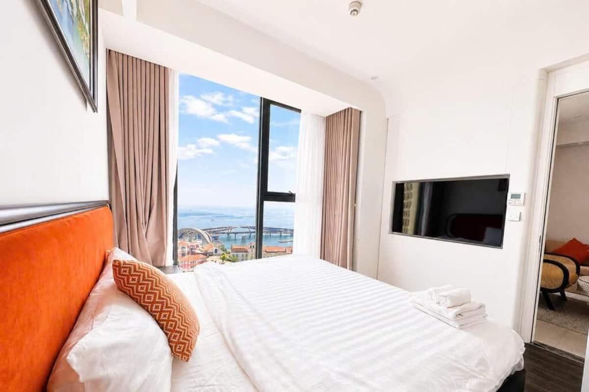 Apartamento familiar, balcón, vistas al mar | Escritorio, cortinas opacas, sistema de insonorización