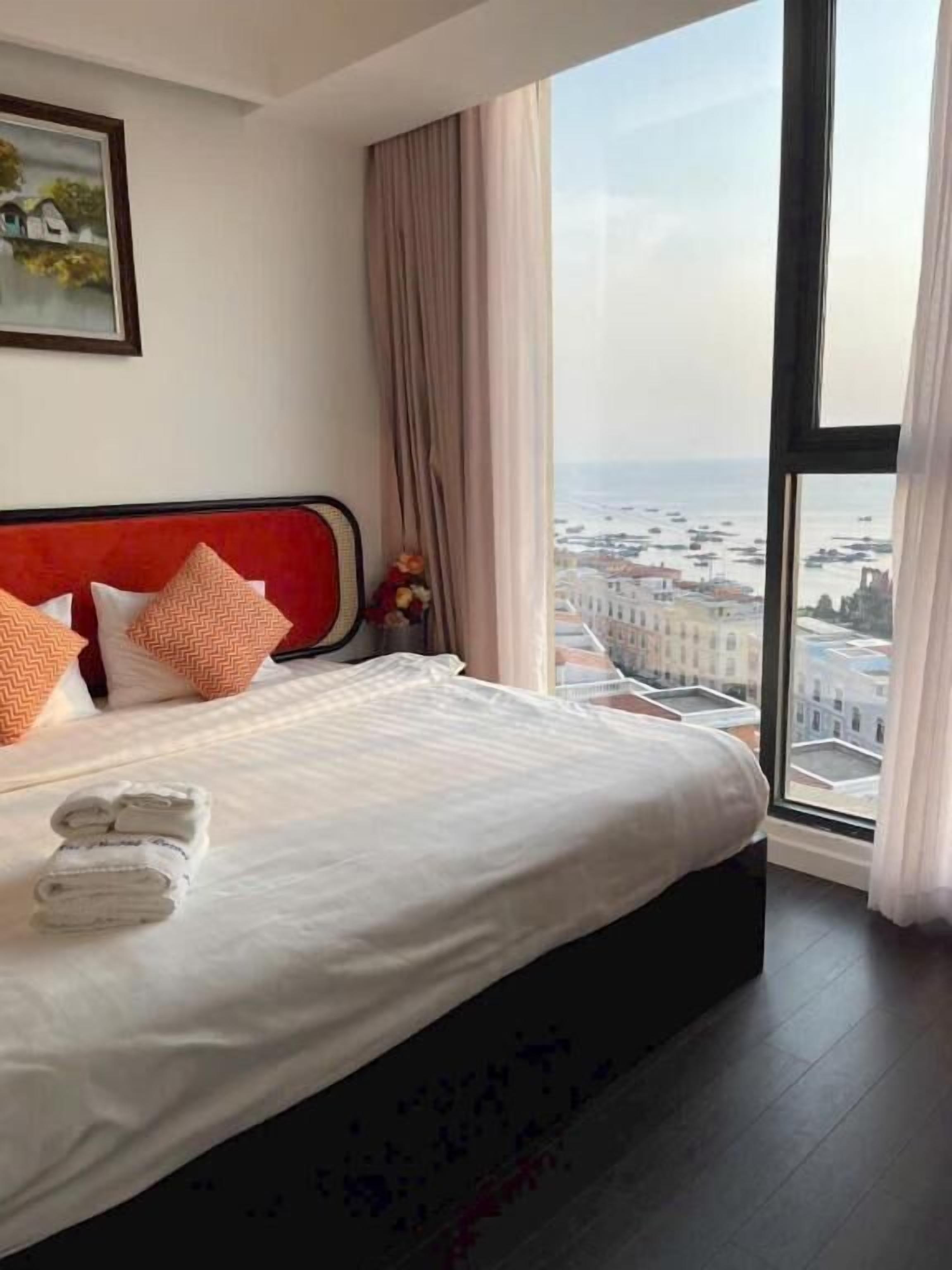 Familienapartment, Balkon, Meerblick | Schreibtisch, Verdunkelungsvorhänge, schallisolierte Zimmer