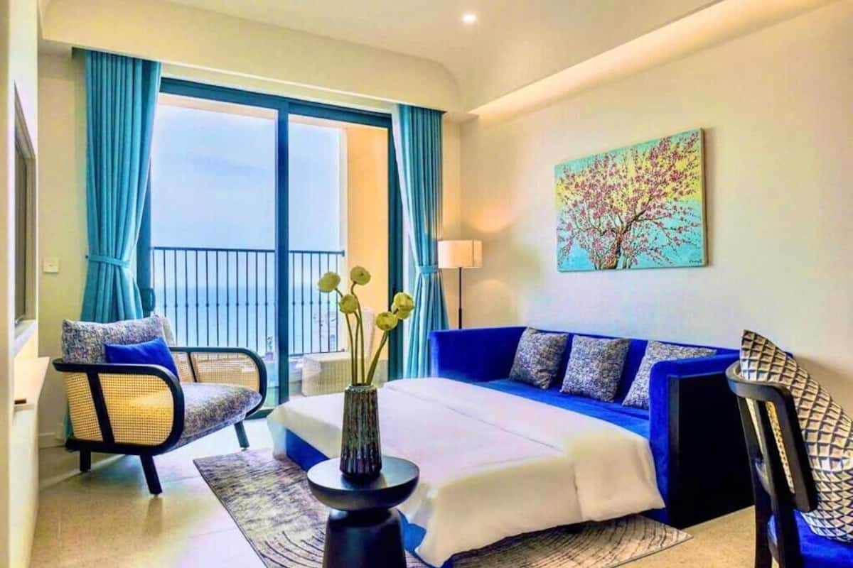 Apartamento familiar, balcón, vistas al mar | Escritorio, cortinas opacas, sistema de insonorización
