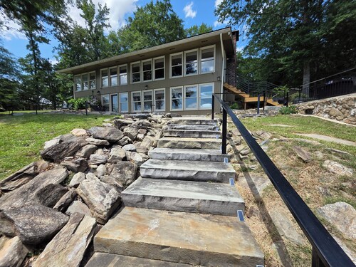 Wonderful 5-bedroom Lake House on Lake Martin