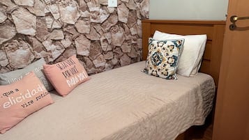 WiFi, bed sheets