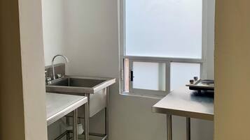 Fridge, microwave, stovetop, cookware/dishes/utensils