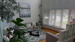 Interior - Beautiful 2 story home in peaceful neighbourhood with cottage type backyard (Winnipeg)