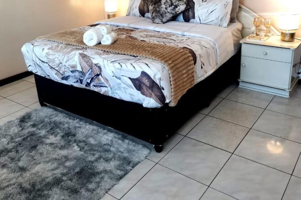 Kamar Double Ekonomi, pemandangan halaman | Seprai katun Mesir, seprai premium, dan meja kerja