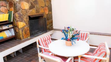 Tempat makan outdoor