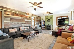 A living room with a sofa set, coffee table, and a fireplace. - Harvest Ridge Ranch 5 Bedroom Farmhouse Sleeps 14 (Paso Robles)