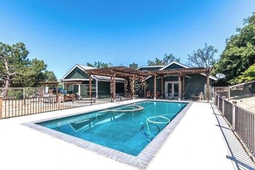 Harvest Ridge Ranch 5 Bedroom Farmhouse Sleeps 14