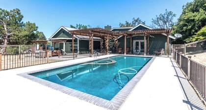 Harvest Ridge Ranch 5 Bedroom Farmhouse Sleeps 14