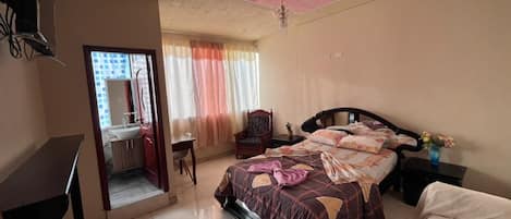Deluxe Suite, Courtyard View