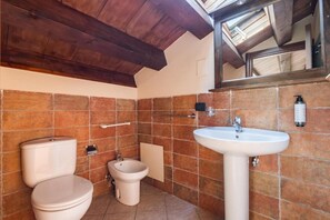 Economy Single Room | Bathroom | Shower, hair dryer, slippers, towels - Capomulini Boutique Hotel (Capo Mulini)