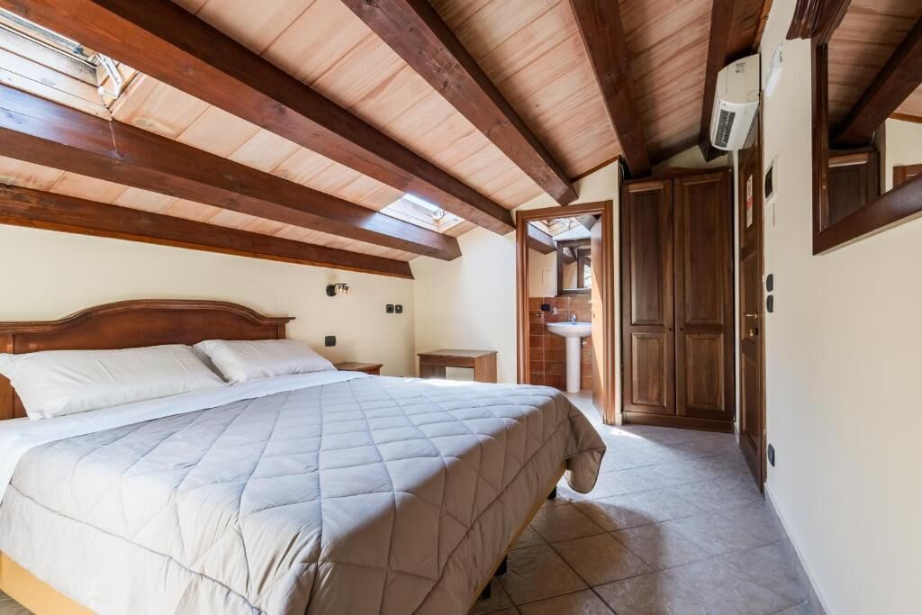 Economy Single Room | In-room safe, desk, laptop workspace, blackout curtains
