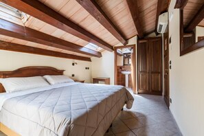 Economy Single Room | In-room safe, desk, laptop workspace, blackout curtains - Capomulini Boutique Hotel (Capo Mulini)