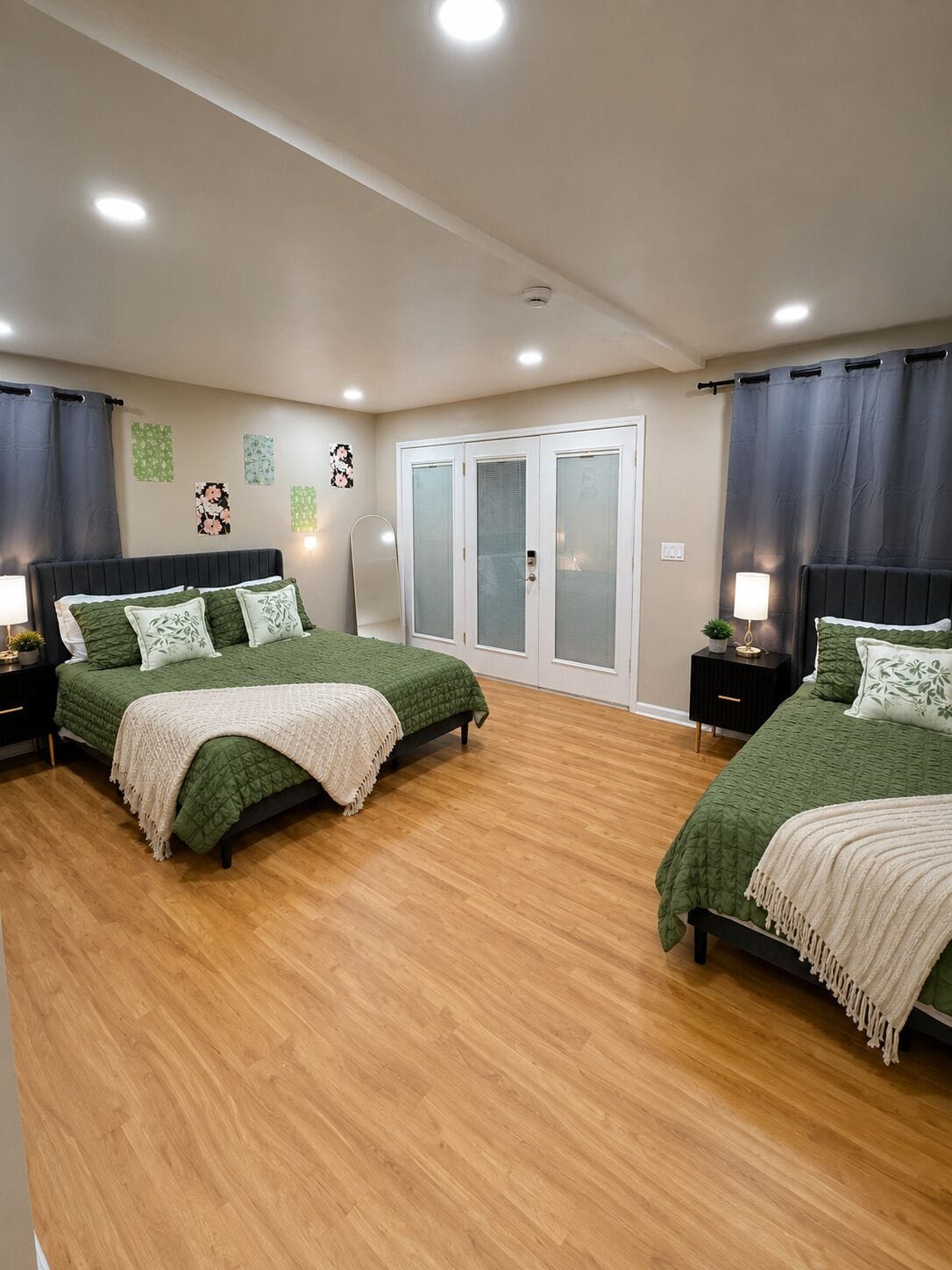 5 Schlafzimmer, Schreibtisch, Bügeleisen/Bügelbrett, Reisekinderbett