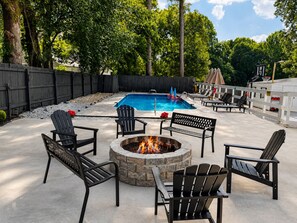 Outdoor pool - 5 BR, 6 King Bed, Game Room, Bar, Pool, Basketball and Pickleball Court, FirePit (Montgomery)