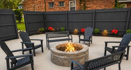 6 King Beds!, Basketball and Pickleball Courts, Game Room, Bar, Pool, FirePit