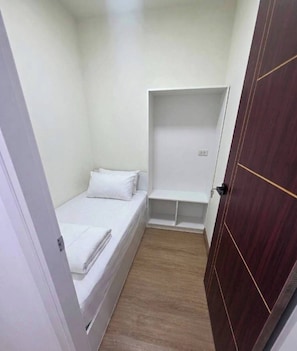 Basic Single Room - Hotel Backpack   BTS Punnawithi PKK2 (Bangkok)