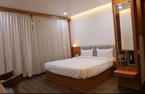 Desk, laptop workspace, free WiFi - Hotel Pritika International (Samastipur)