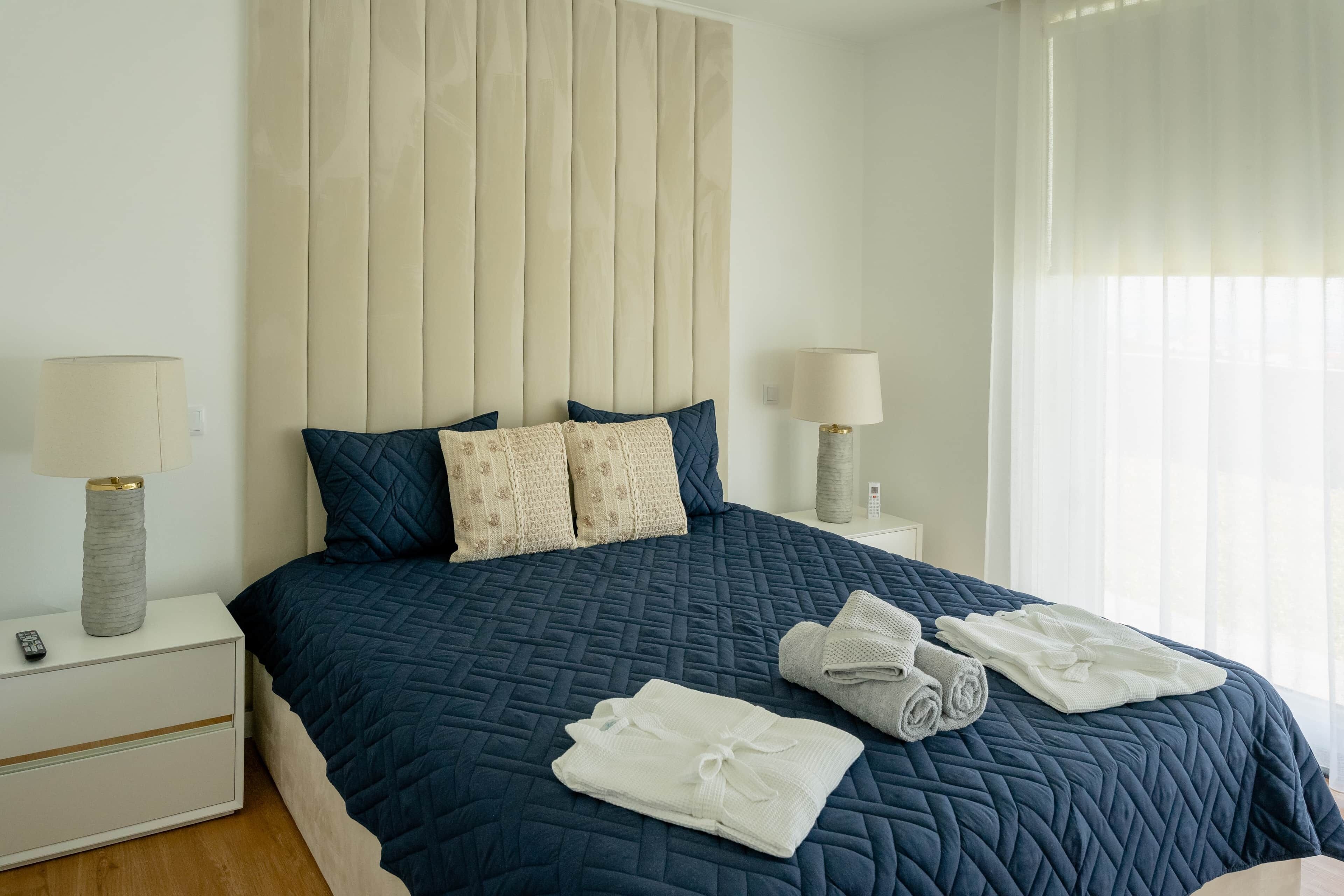 3 bedrooms, iron/ironing board, WiFi (free), bed sheets