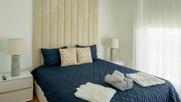 3 bedrooms, iron/ironing board, WiFi (free), bed sheets