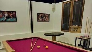 Games room - Luxury Villa | Private Pool, Hot Tub, Game Room, Gym, BBQ (flandes)