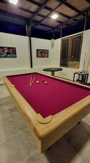 Unclassified image, 5 of 48, button - Luxury Villa | Private Pool, Hot Tub, Game Room, Gym, BBQ (flandes)