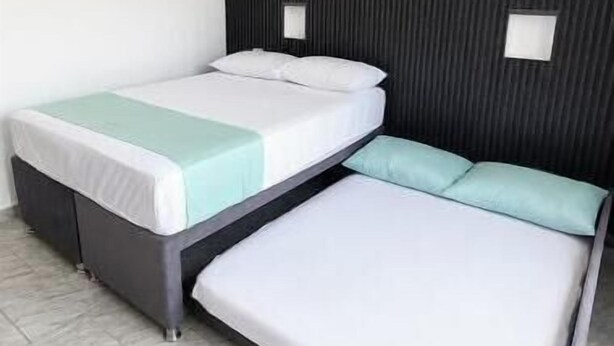 Room - Luxury Villa | Private Pool, Hot Tub, Game Room, Gym, BBQ (flandes)