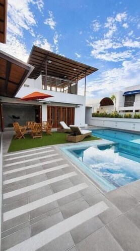 Premium Home Near Girardot | Pool, Hot Tub