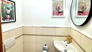 Gambar tidak terklasifikasi, 4 dari 18, tombol