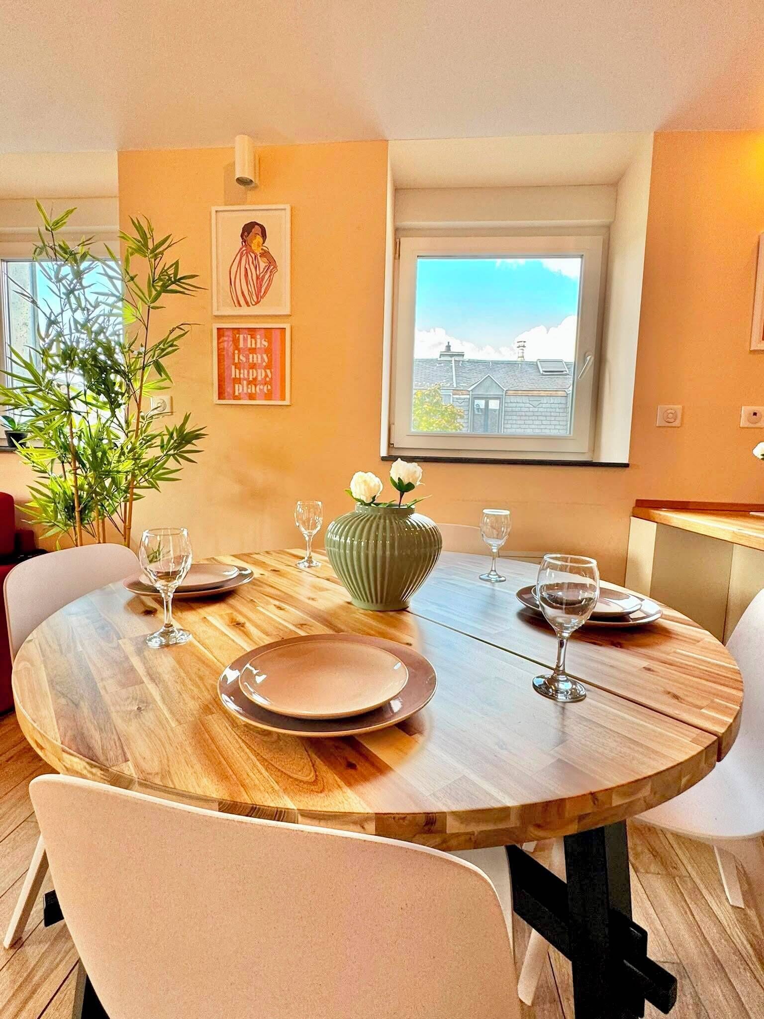 Apartment, Balcony, City View | Dining