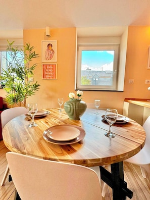 Apartment, Balkon, Stadtblick | Speisen