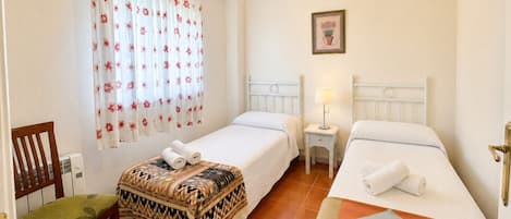 3 habitaciones, tabla de planchar con plancha y wifi gratis
