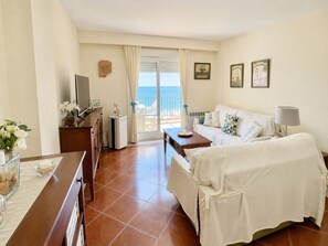 A hotel room with a balcony, a TV, a desk, and a bed. - Alcaraván T3 - Ref.12 (Isla Canela)