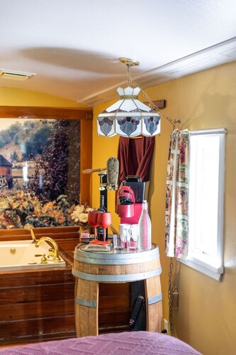 Wine Country Railroad Caboose Cabin