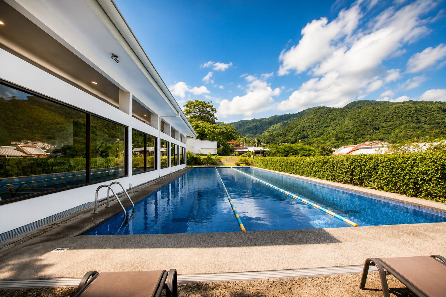 Piscina externa, piscina aquecida