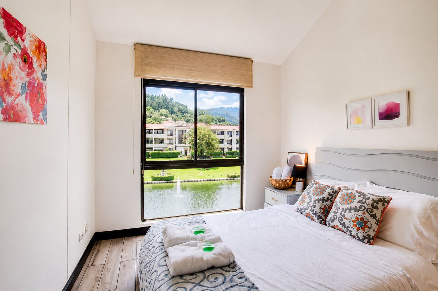 2 habitaciones, escritorio, tabla de planchar con plancha y wifi 