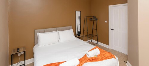 Spacious 4BR property | Near North Road Stn. | St