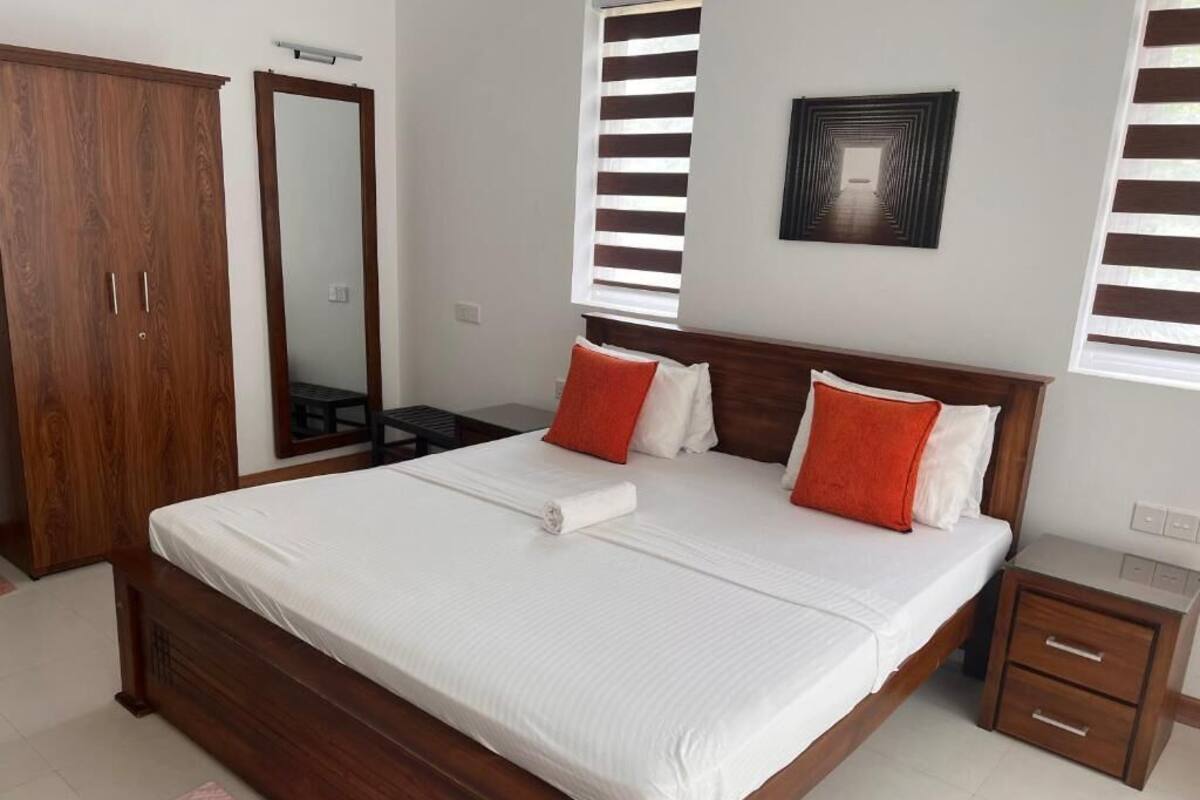 Phòng đôi Deluxe, sân hiên, quang cảnh vườn | Két bảo mật tại phòng, bàn, khu vực làm việc phù hợp cho laptop