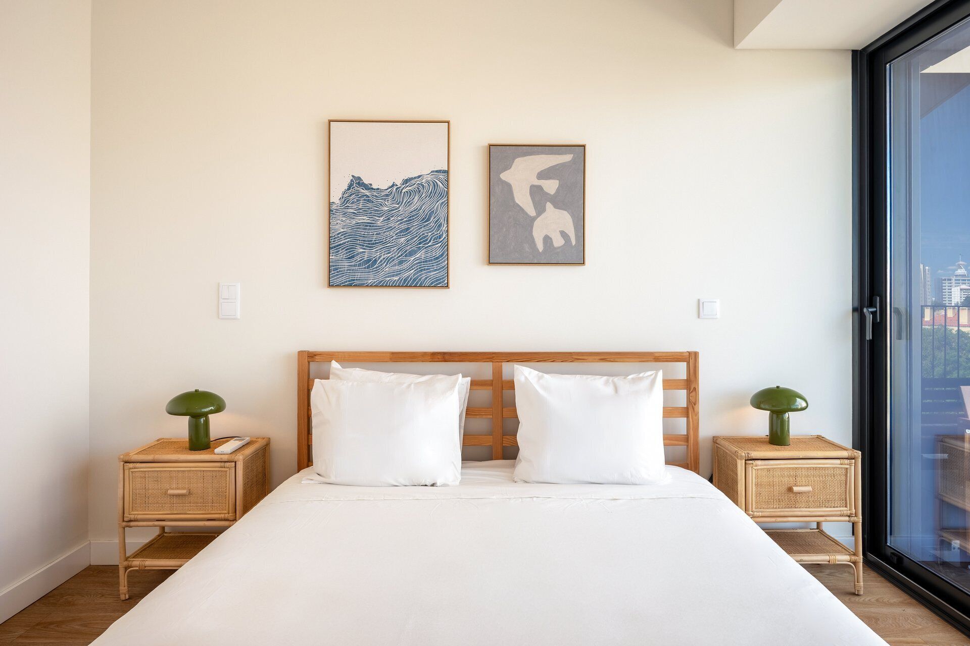 2 habitaciones, tabla de planchar con plancha, internet y ropa de cama 