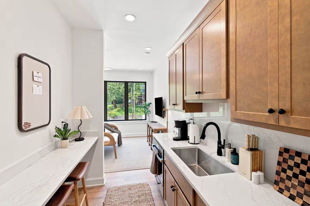 Coffee/tea maker, fridge, microwave, dishwasher