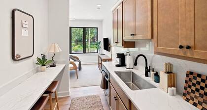 Charming Modern Studio Stay - Walk to Chevy Chase