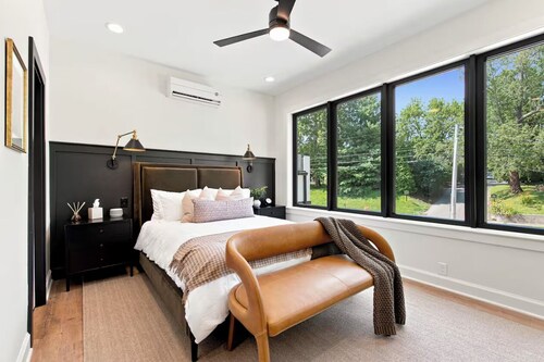 Charming Modern Studio Stay - Walk to Chevy Chase