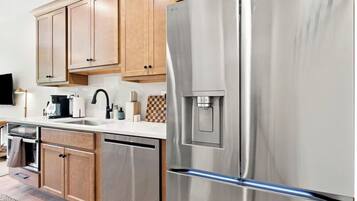 Coffee/tea maker, fridge, microwave, dishwasher