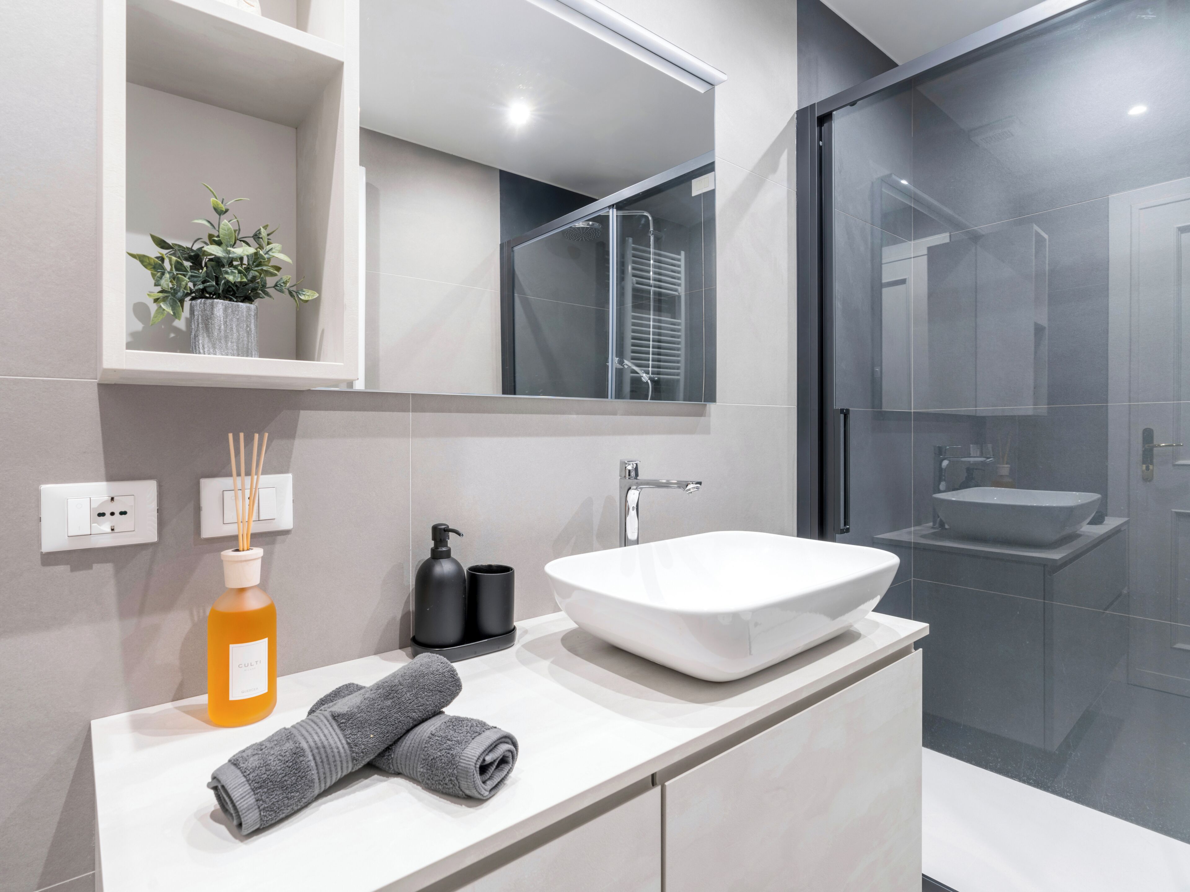 Dusche, Haartrockner, Bidet
